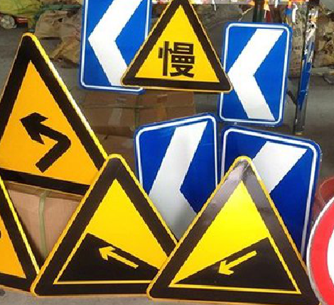 渭南标识标牌中颜色的确定是很重要的。